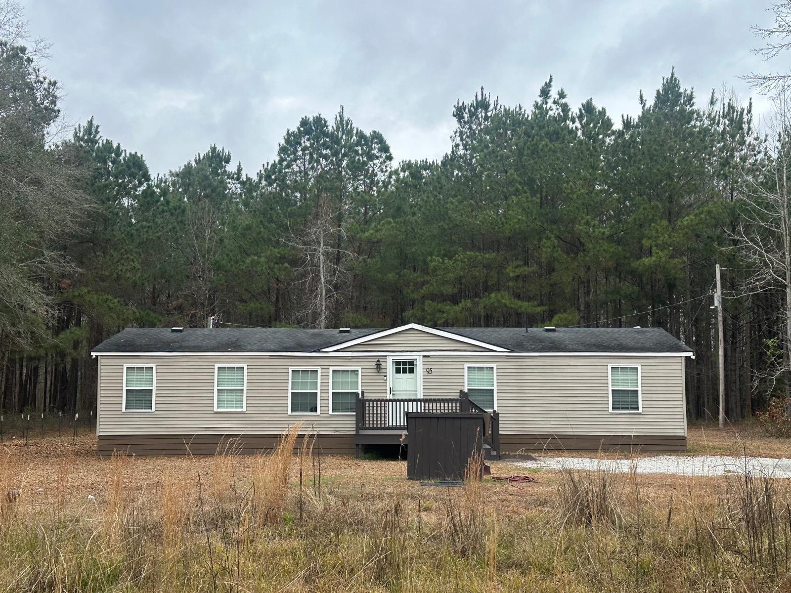 Spacious 3 Bd/2Ba Mobile Home  #95